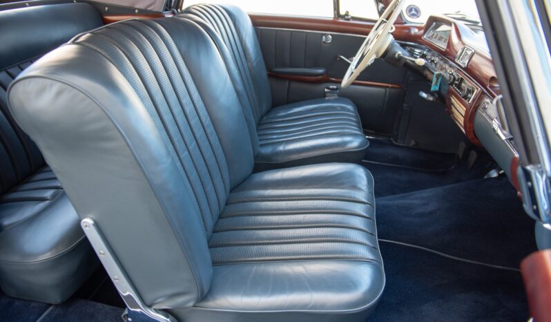 								1960 Mercedes-Benz 220SE Cabriolet full									