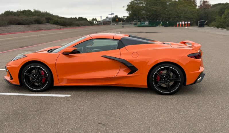 								2022 Chevrolet Corvette Stingray Convertible 2LT Z51 full									