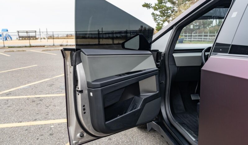 								2024 Tesla Cybertruck 600-hp full									