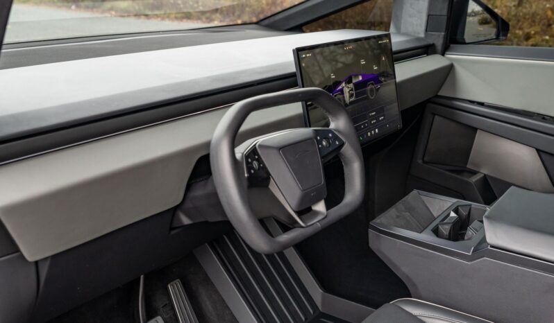 								2024 Tesla Cybertruck 600-hp full									