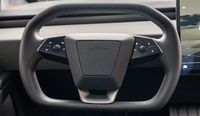 								2024 Tesla Cybertruck 600-hp full									