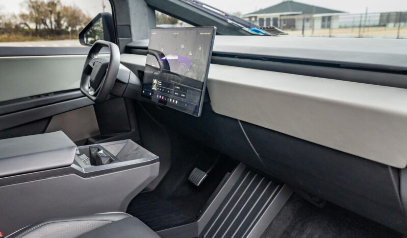 								2024 Tesla Cybertruck 600-hp full									