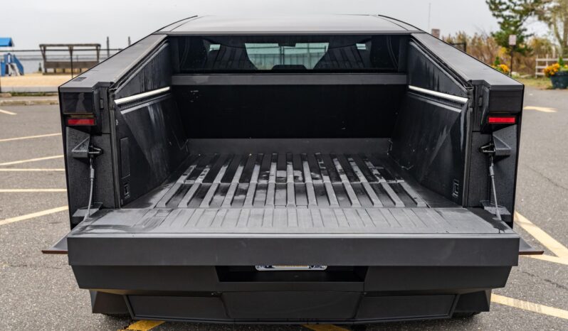 								2024 Tesla Cybertruck 600-hp full									