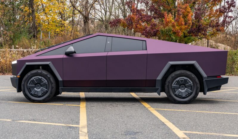 								2024 Tesla Cybertruck 600-hp full									