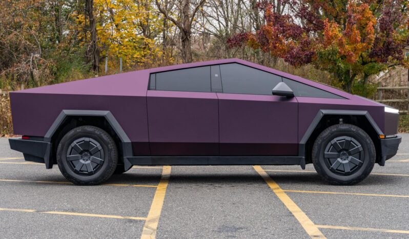 								2024 Tesla Cybertruck 600-hp full									