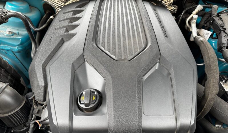 								2022 Porsche Macan AWD full									