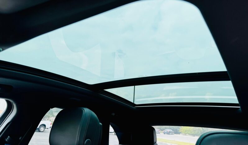 								2022 Porsche Macan AWD full									