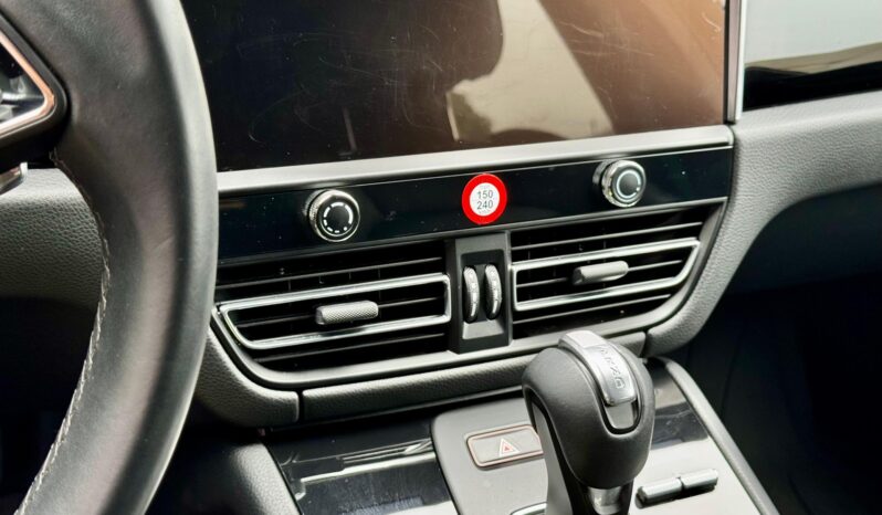 								2022 Porsche Macan AWD full									