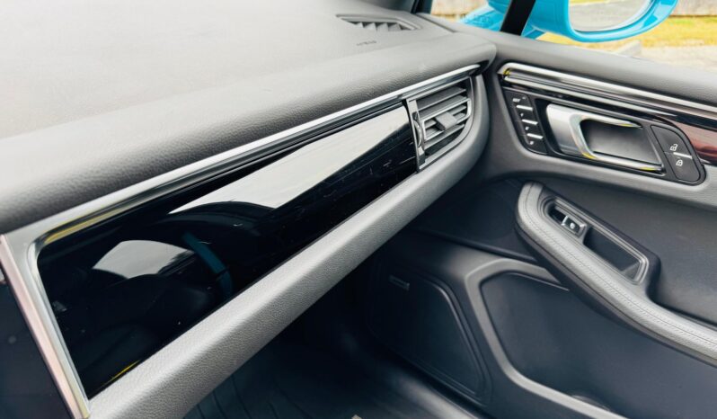 								2022 Porsche Macan AWD full									