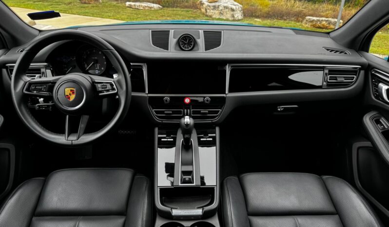 								2022 Porsche Macan AWD full									
