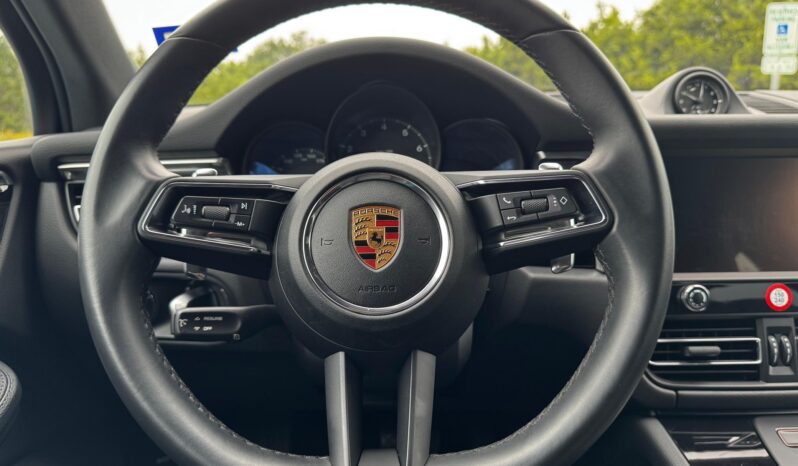 								2022 Porsche Macan AWD full									