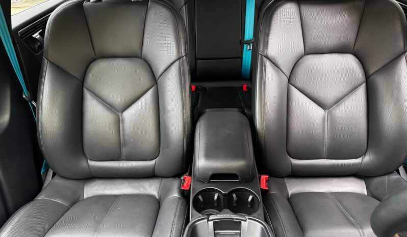 								2022 Porsche Macan AWD full									