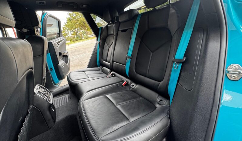 								2022 Porsche Macan AWD full									