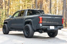 										2024 Toyota Tacoma SR5 Double Cab full									