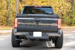 										2024 Toyota Tacoma SR5 Double Cab full									