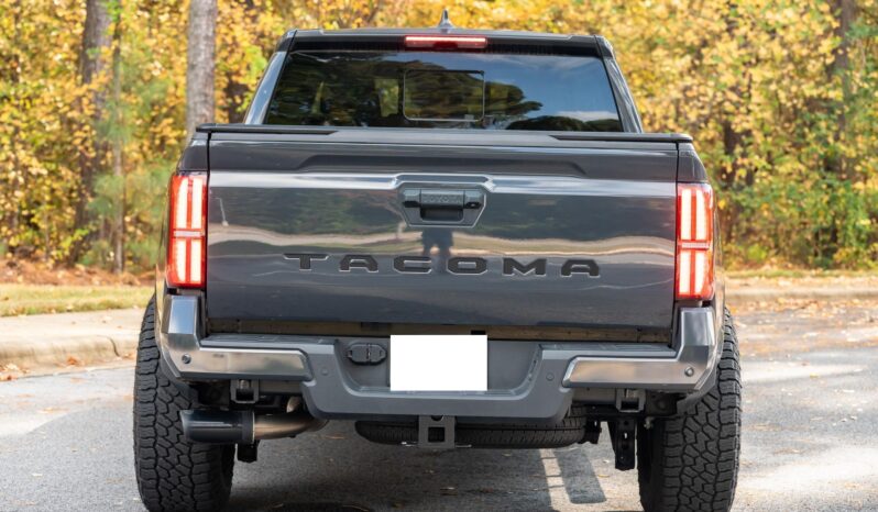 								2024 Toyota Tacoma SR5 Double Cab full									