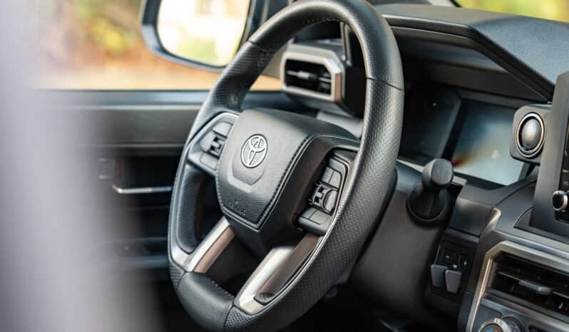 								2024 Toyota Tacoma SR5 Double Cab full									