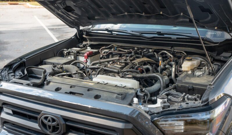 								2024 Toyota Tacoma SR5 Double Cab full									