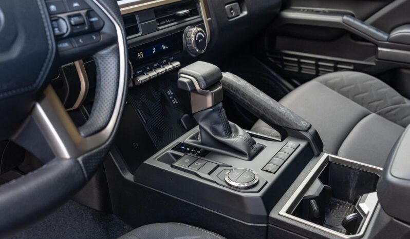 								2024 Toyota Tacoma SR5 Double Cab full									