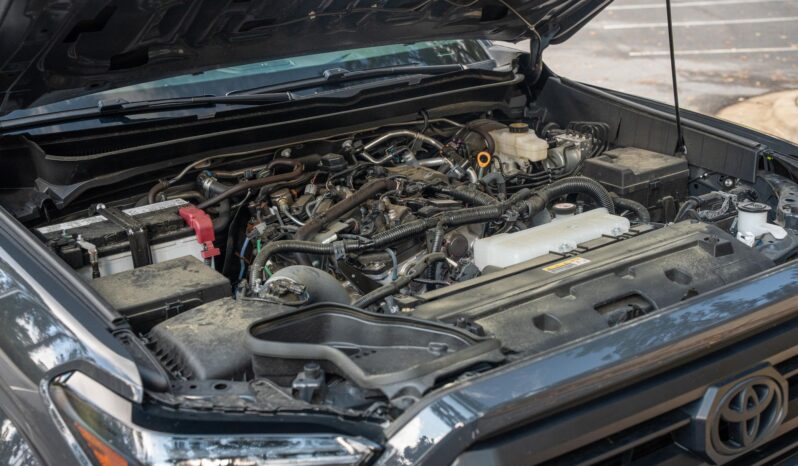 								2024 Toyota Tacoma SR5 Double Cab full									