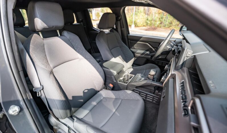 								2024 Toyota Tacoma SR5 Double Cab full									