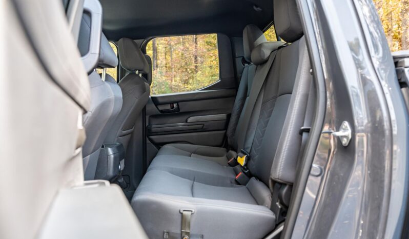 								2024 Toyota Tacoma SR5 Double Cab full									