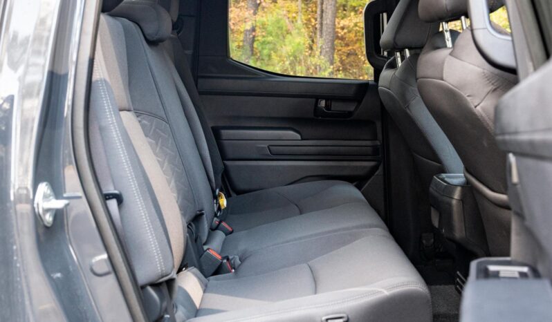 								2024 Toyota Tacoma SR5 Double Cab full									