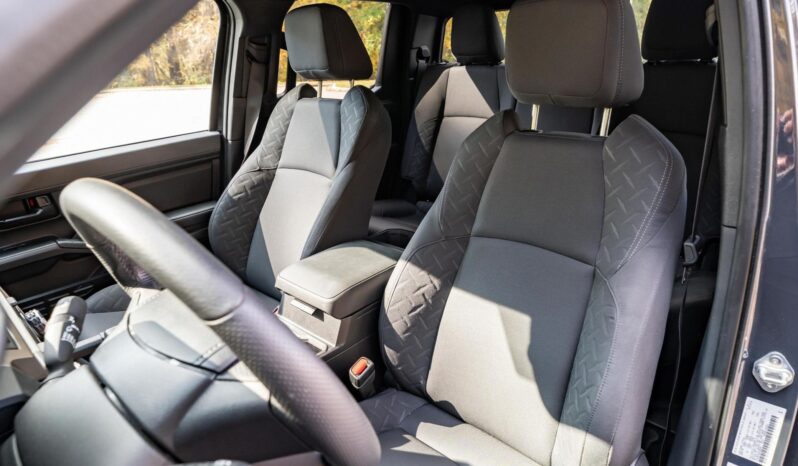 								2024 Toyota Tacoma SR5 Double Cab full									