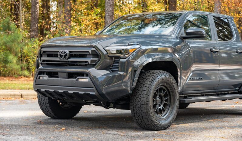 								2024 Toyota Tacoma SR5 Double Cab full									