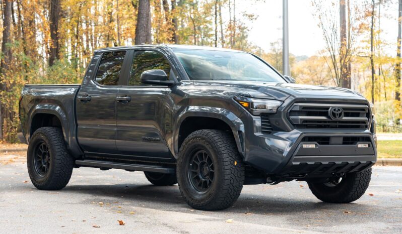 								2024 Toyota Tacoma SR5 Double Cab full									