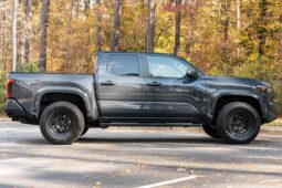 										2024 Toyota Tacoma SR5 Double Cab full									