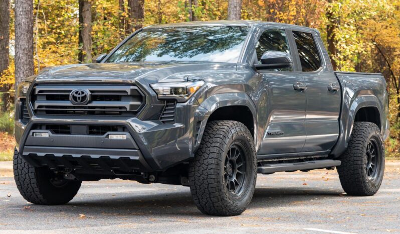 								2024 Toyota Tacoma SR5 Double Cab full									