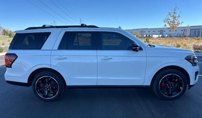 								2023 Ford Expedition Limited 4×4 full									