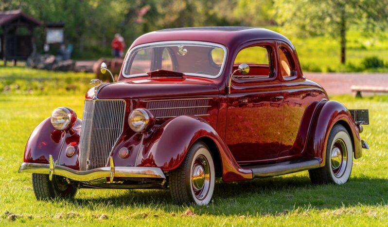 								1936 Ford Model 68 Deluxe 5-Window Coupe full									