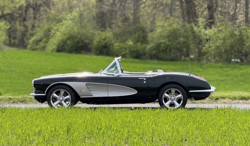 								1959 Chevrolet Corvette 5-Speed full									