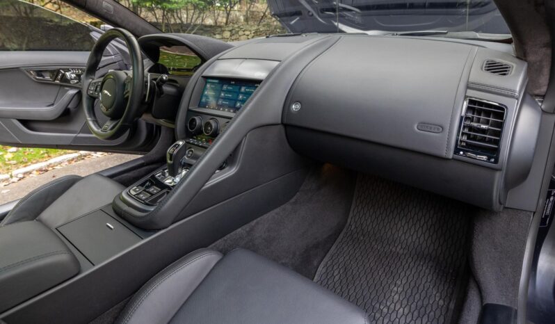 								2022 Jaguar F-Type R Coupe AWD full									