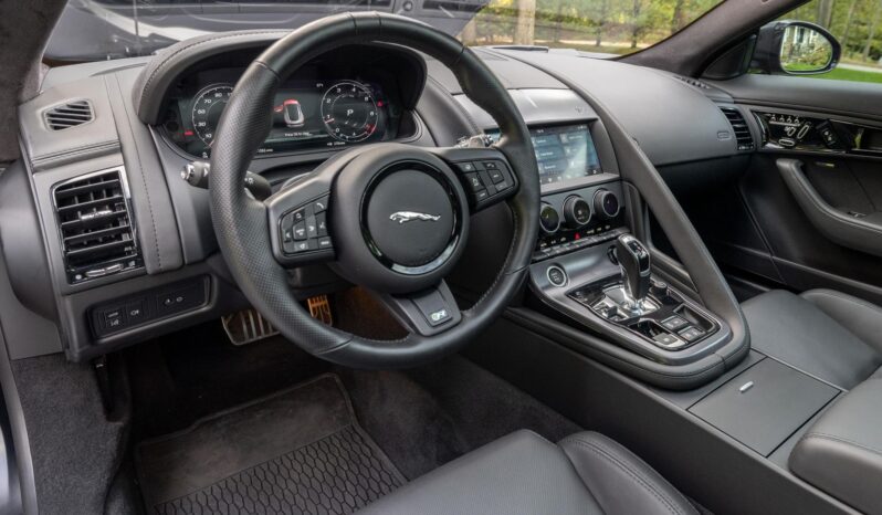 								2022 Jaguar F-Type R Coupe AWD full									