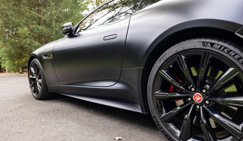 								2022 Jaguar F-Type R Coupe AWD full									