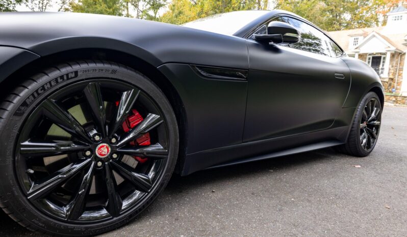 								2022 Jaguar F-Type R Coupe AWD full									