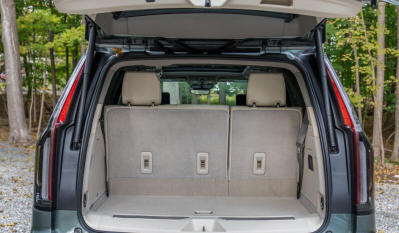 								2023 Cadillac Escalade 4WD Sport Platinum full									