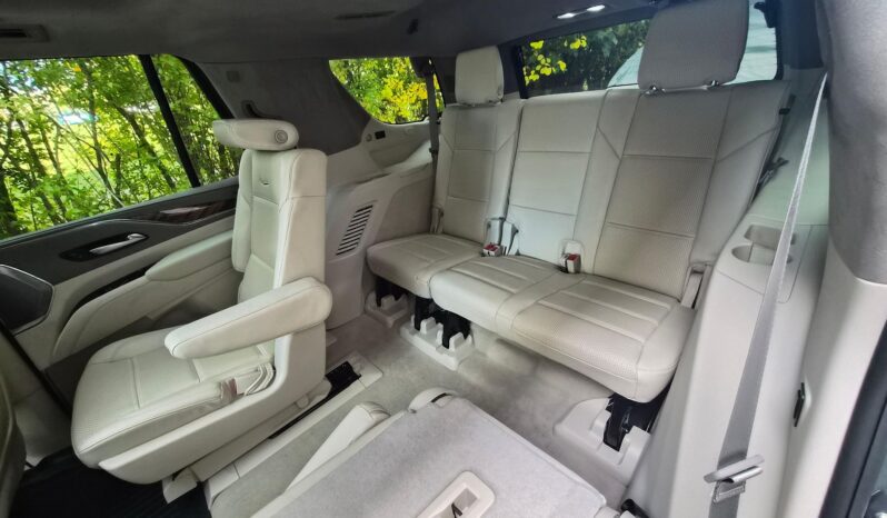 								2023 Cadillac Escalade 4WD Sport Platinum full									