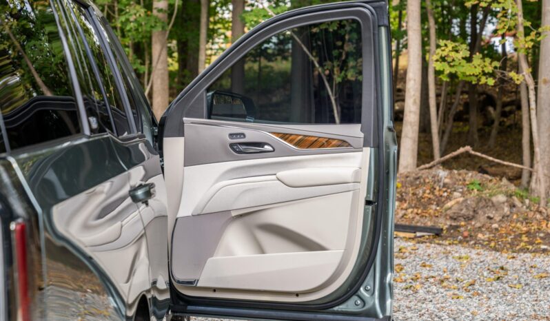 								2023 Cadillac Escalade 4WD Sport Platinum full									