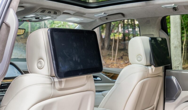 								2023 Cadillac Escalade 4WD Sport Platinum full									