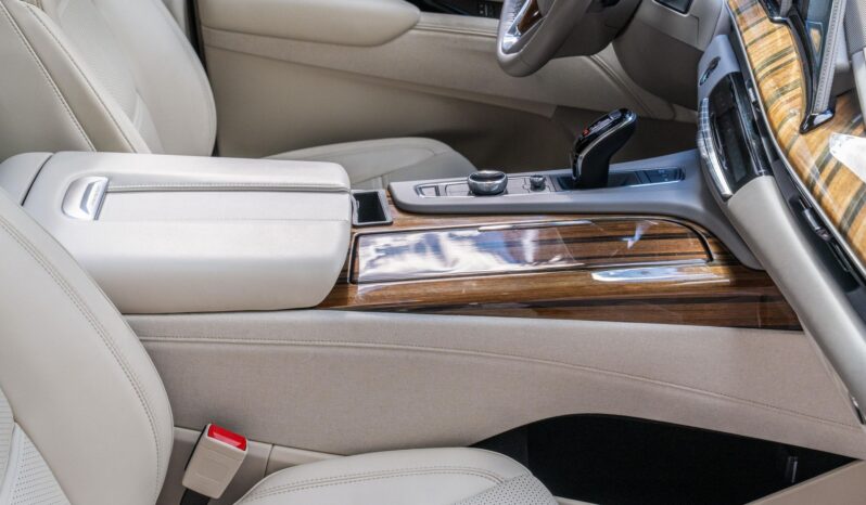 								2023 Cadillac Escalade 4WD Sport Platinum full									