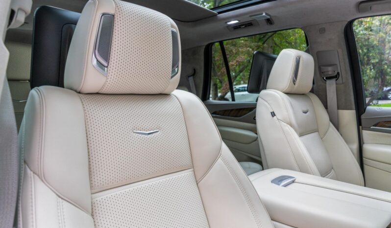 								2023 Cadillac Escalade 4WD Sport Platinum full									