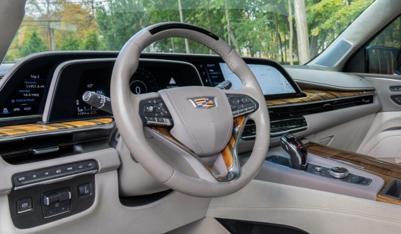 								2023 Cadillac Escalade 4WD Sport Platinum full									