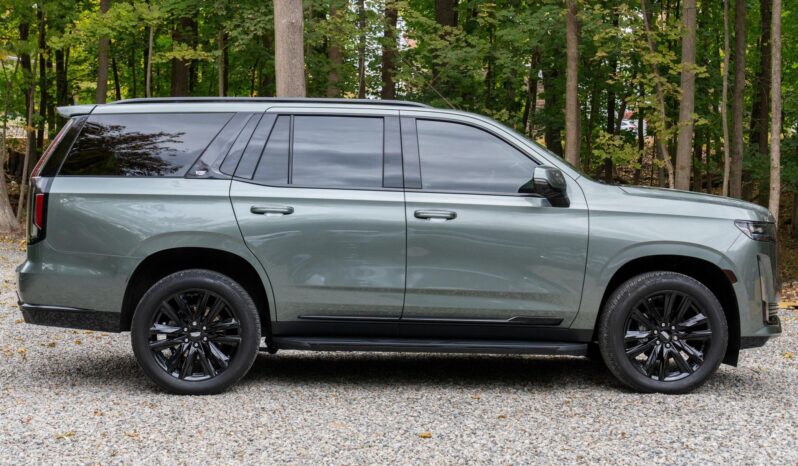 								2023 Cadillac Escalade 4WD Sport Platinum full									