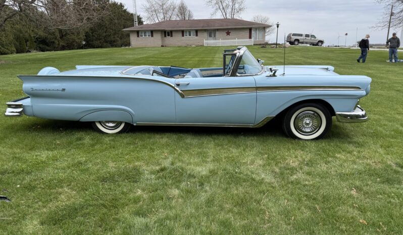 								1957 Ford Fairlane 500 Skyliner full									