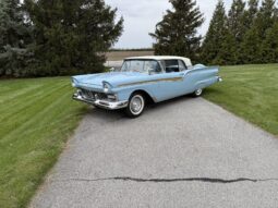 										1957 Ford Fairlane 500 Skyliner full									