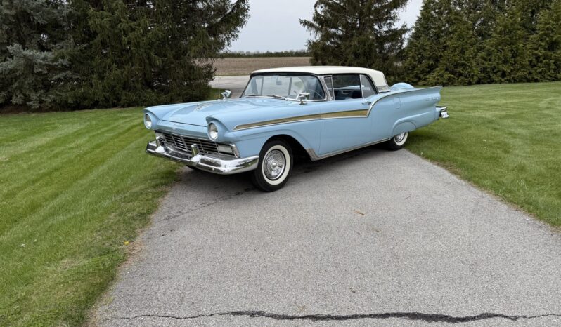 								1957 Ford Fairlane 500 Skyliner full									